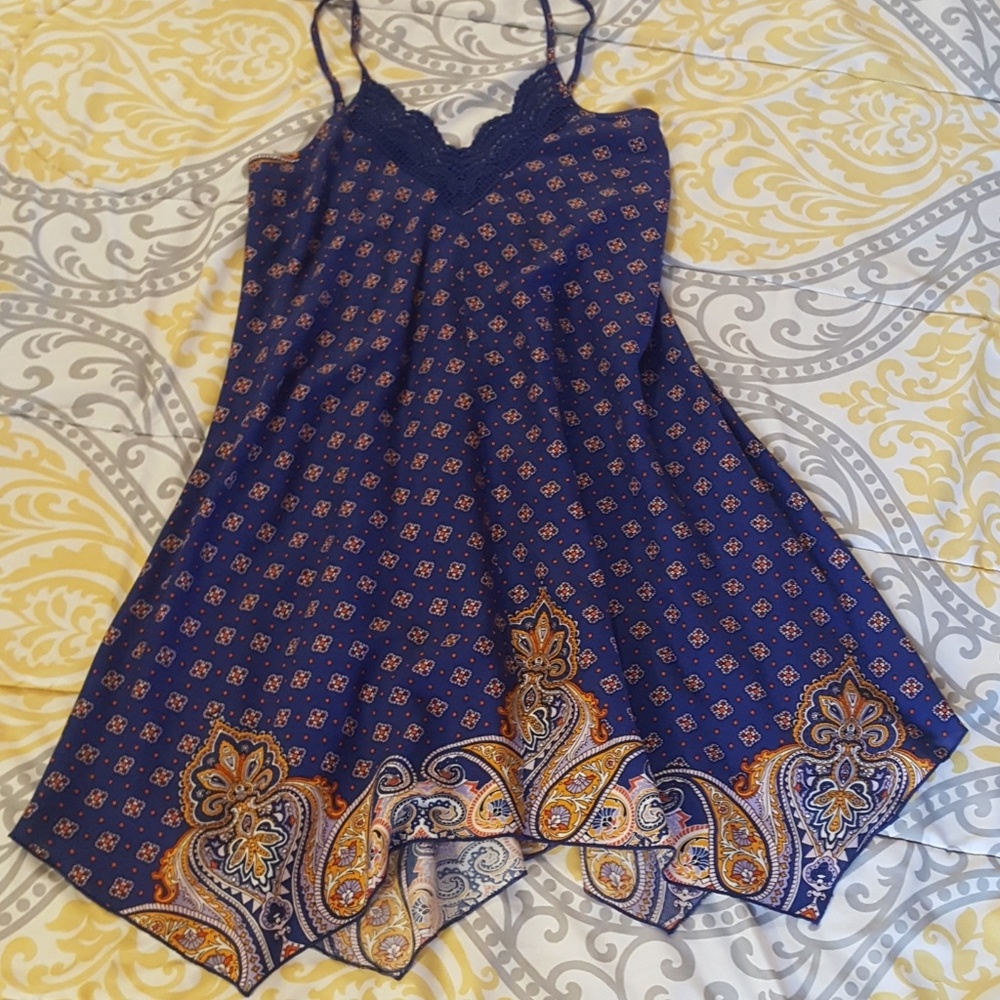 ⭐Price ⬇️!  Blue spaghetti-strap patterned dress